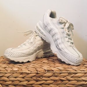 white nike airmax 95